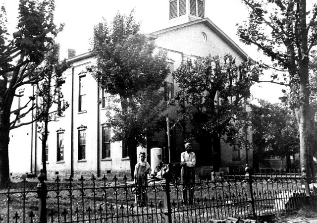 The old Dixon courthouse.